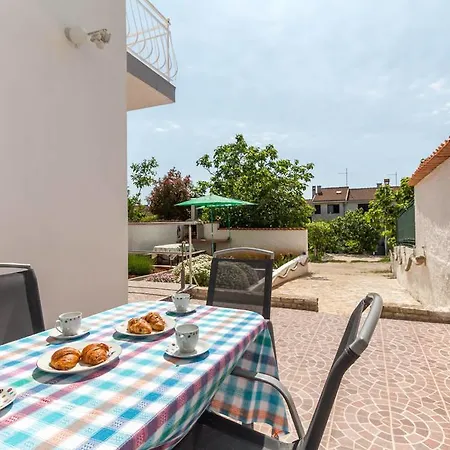 Natalia Апартаменти Пула